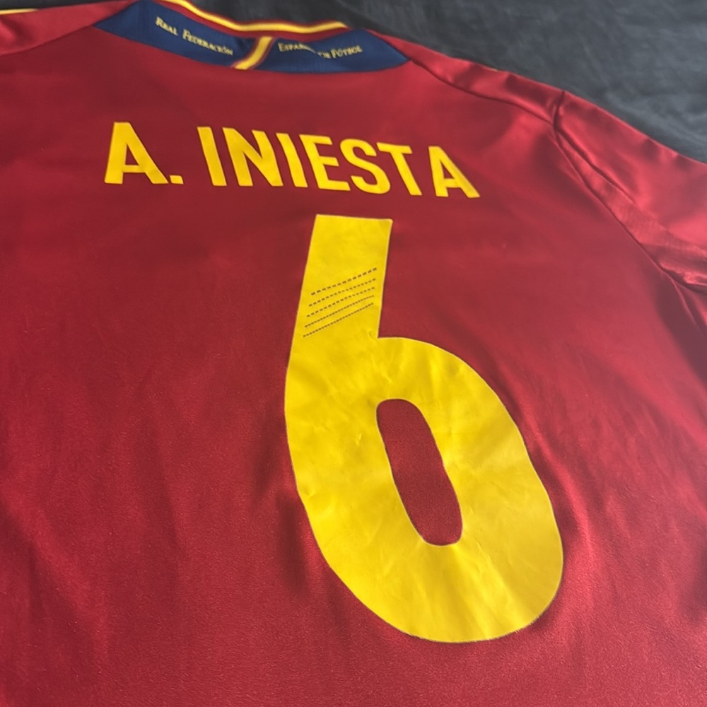Spain 🇪🇸 #6 Andres Iniesta Euro 2012 Home Adidas Jersey - Picture 9 of 10
